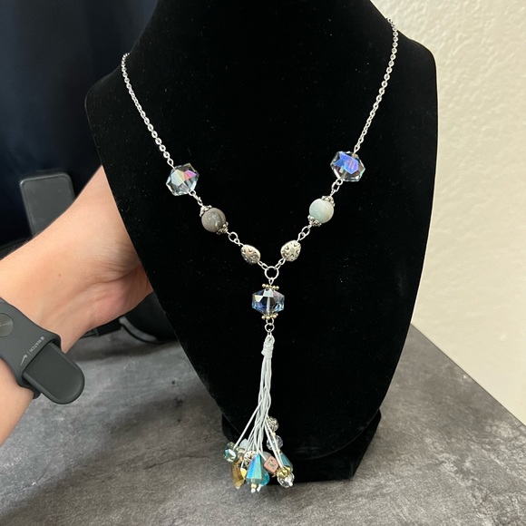 Jewelry - Vintage unique crystal necklace